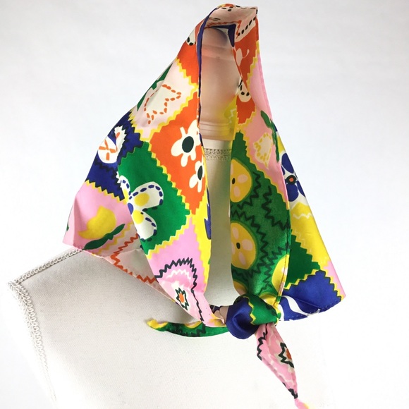 True vintage women’s 70s head scarf. Bright floral - Picture 2 of 5